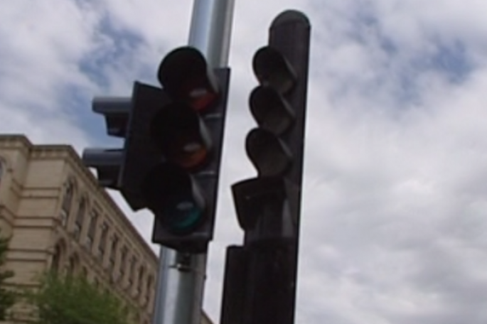 Bakıda işlək işıqforun qarşısına yenisi quraşdırılıb - VİDEO