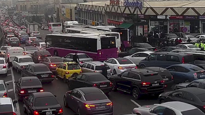 “Tələbə üçün ictimai nəqliyyat pulsuz olmalıdır” 