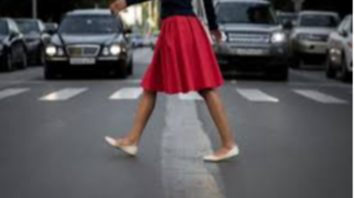 Siyəzəndə avtomobil 40 yaşlı qadını vurub 