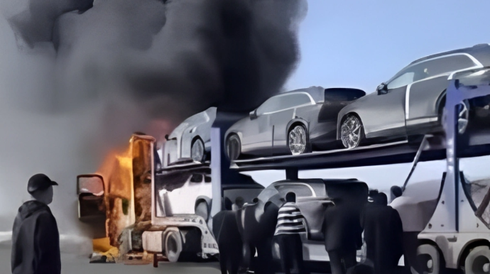 Xaricdən alınan avtomobillər daşınan zaman yanğın baş verərsə, dəymiş zərəri kim ödəyir? - VİDEO