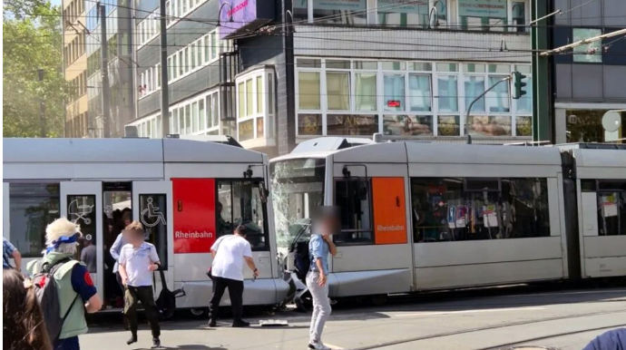 İki tramvay toqquşub, 27 nəfər yaralanıb 