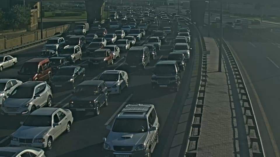 Bakıda ağır qəza magistral yolda tıxac yaratdı - FOTO