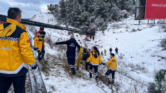Türkiyədə kəskin hava şəraiti ağır yol qəzalarına səbəb olub