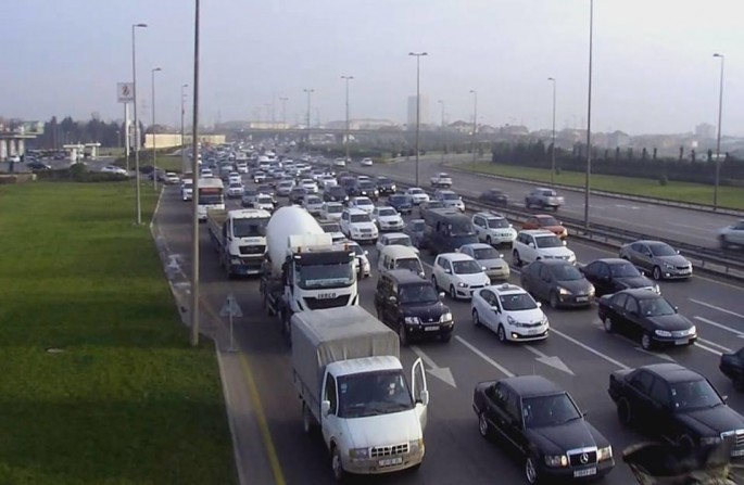 Bakıda rəsmi kortej tıxacla hərəkət etdi