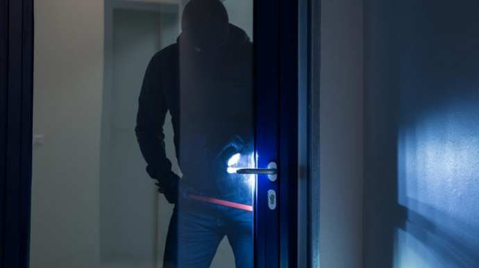 Bakıda sexdən 6 000 manatlıq əlvan metal oğurlanıb 