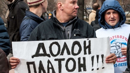 Yük maşınlarının sürücülərı 'Platona' etiraz edirlər