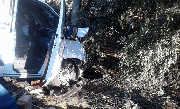 Qırmızıdan keçən avtomobil məhkum maşınına çırpıldı: 5 yaralı - FOTO