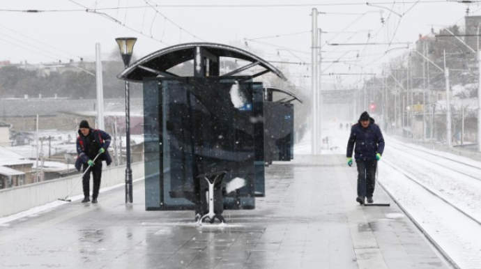 ADY qarlı havada təhlükəsizlik tədbirləri görür - FOTO