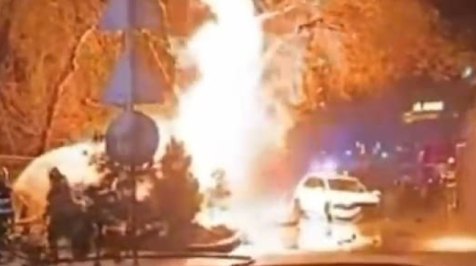 Bakıda "Porsche"nin düşdüyü qəzada baş verən GÜCLÜ YANĞININ GÖRÜNTÜSÜ - VİDEO - YENİLƏNİB