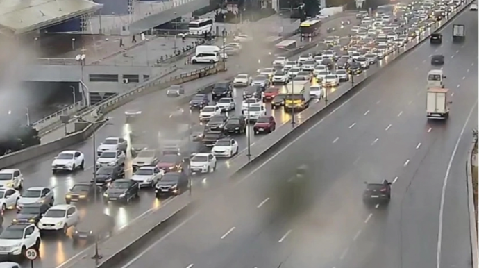 Bakının bir sıra yollarında tıxac var - SİYAHI 