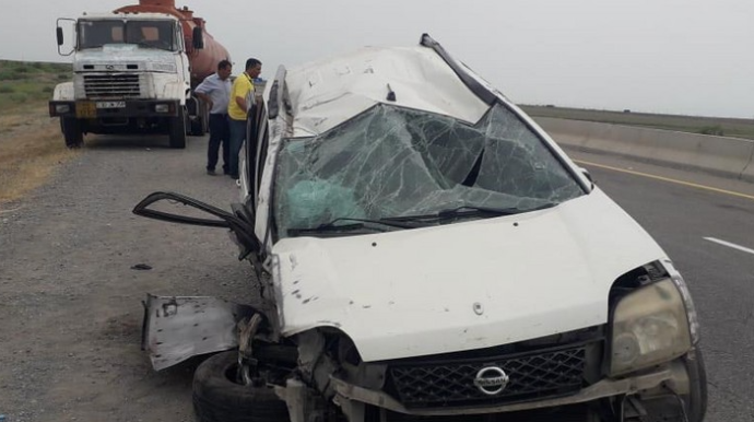 Hacıqabulda yük maşını "Nissan"ı vurub bu hala saldı: Xəsarət alanlar var  - FOTO