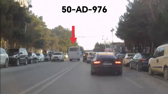 В Сумгайыте водитель автобуса проехал против движения и на красный свет - ВИДЕО