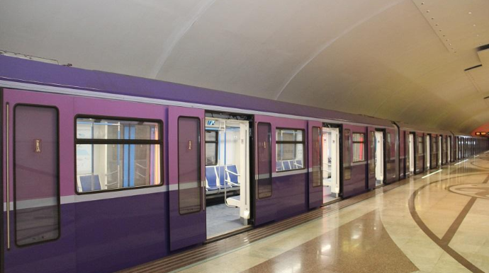 Bakı metrosunda intervalda gecikmə olub