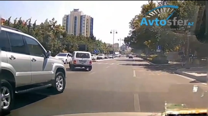 “Prado” yolayrıcında “Niva”nı vurmaqdan belə yayındı – ANBAAN VİDEO  