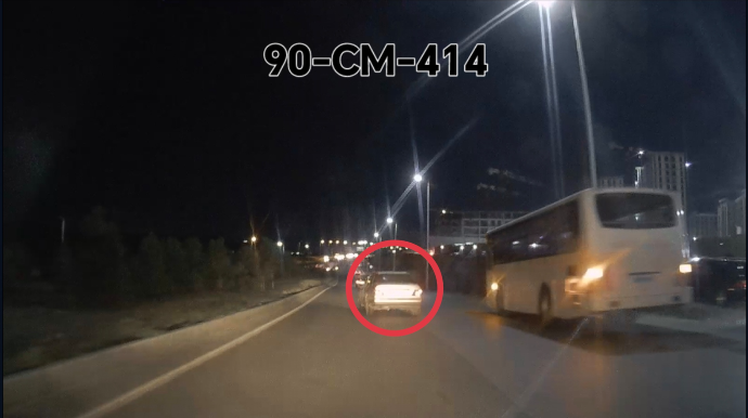 В Баку водитель нарушил правила и создал опасную ситуацию на дороге — ВИДЕО 