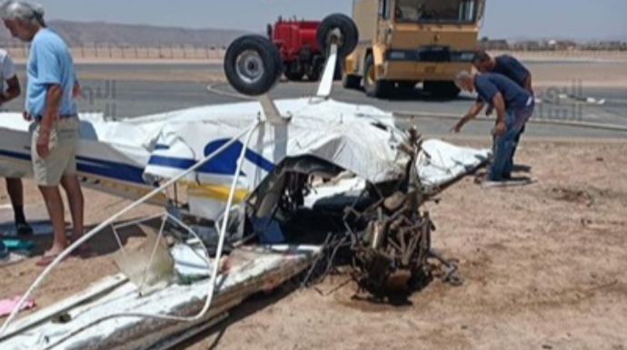 Təyyarə uçuş-eniş zolağına çırpıldı; 2 nəfər öldü - FOTO
