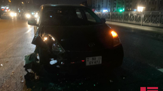 Bakıda iki avtomobil toqquşub, xəsarət alan var       - FOTO