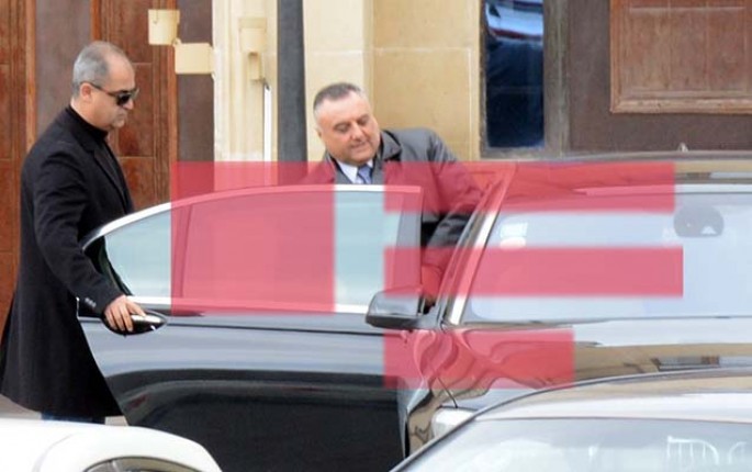 Eldar Mahmudov təhqir olundu - Maşına minib qaçdı - VİDEO