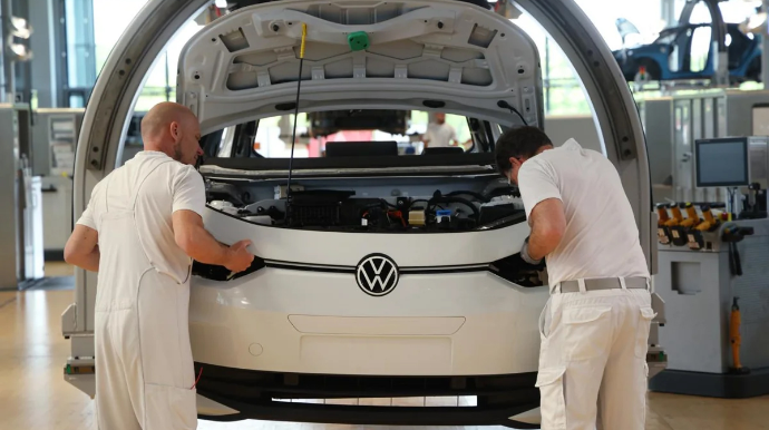 Промышленный сектор Германии в 2025 году сократил 124 000 сотрудников 