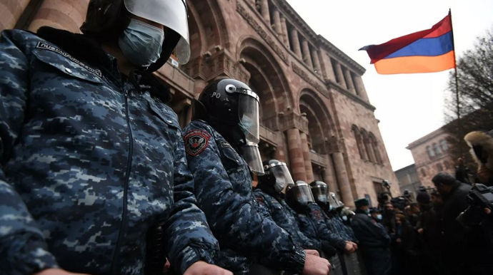 Противники Пашиняна ворвались в здание правительства