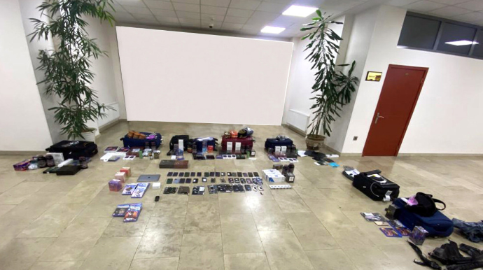 Qanunsuz yollarla gətirilən külli miqdarda mobil telefon aşkar edilib   - FOTO