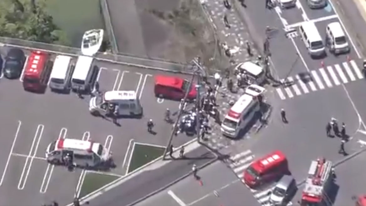 Avtomobil uşaq kütləsinə çırpıldı: azı 13 uşaq xəsarət alıb - VİDEO