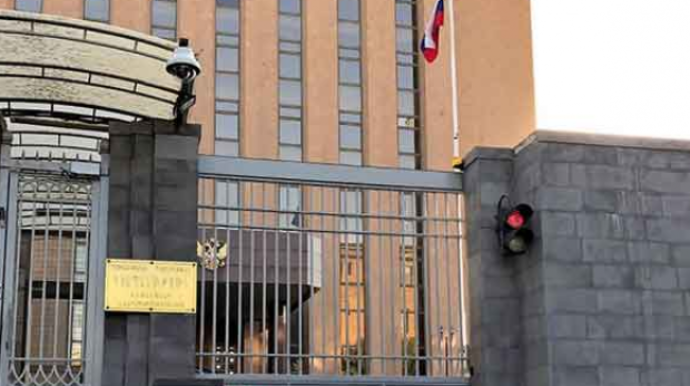 İtkin ailələri Rusiya səfirliyinin önünə toplaşdı - Ermənistanda