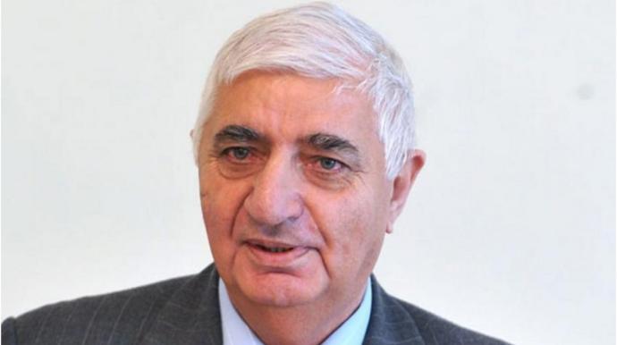 Fikrət Qoca  vəfat edib