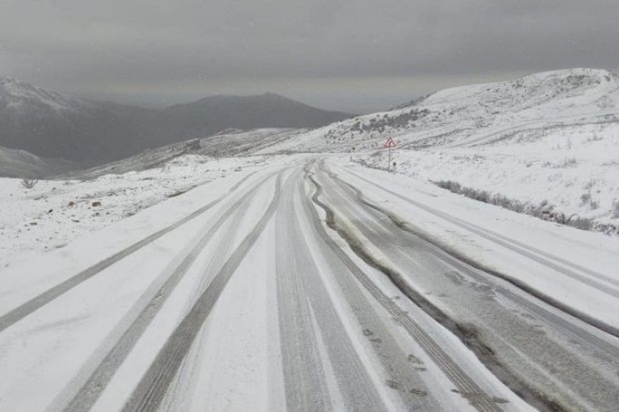 Şamaxıda yollar buz bağlayıb
