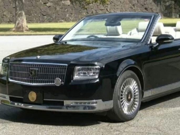 Parad üçün hazırlanmış avtomobil KİV nümayəndələrinə təqdim olunub