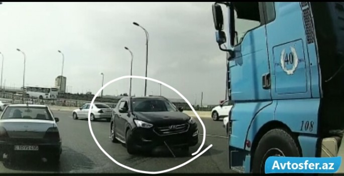 Körpüdə "Hyundai" "Kamaz"-a, daha sonra dəmirlərlə girdi -  Şok görüntülər