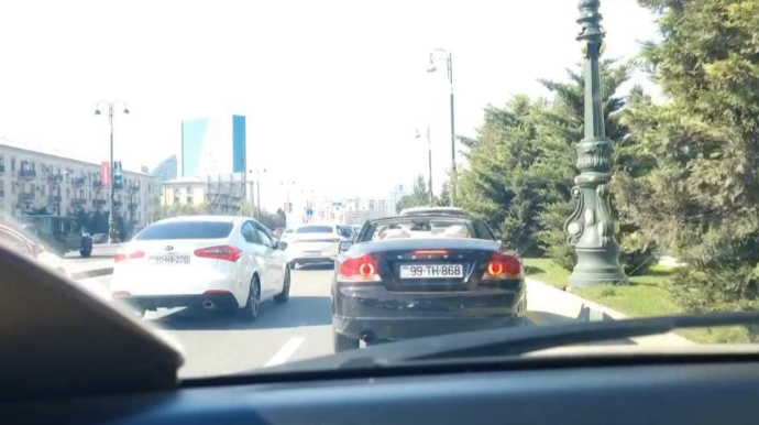 Tıxacda qəfil əyləcə basmaq qəza ilə nəticələnə bilər – Aqil Rəhimovdan XƏBƏRDARLIQ - VİDEO 