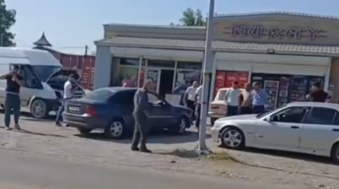 Atasını dəfn etməyə gedərkən qəza törətdi - VİDEO