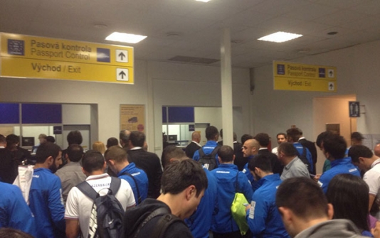 Təyyarədə futbolçularımıza sürpriz - VİDEO