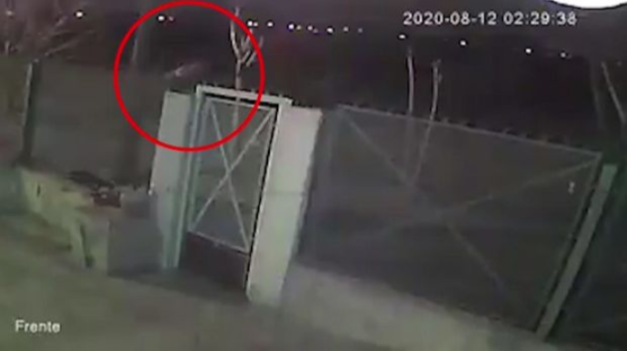 Sevgilisinin cəsədini torbaya qoyub xəndəyə atdı - VİDEO 