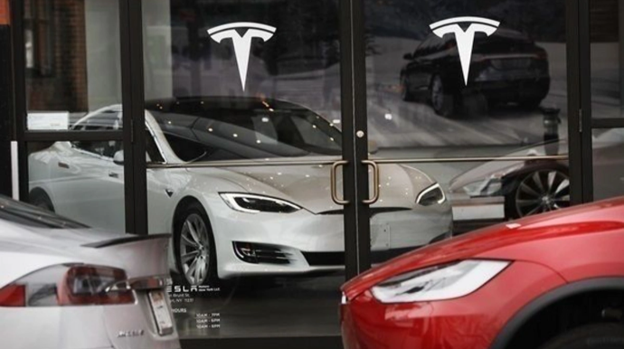 "Tesla"  elektrik avtomobil sahiblərini aldatmaqda ittiham edilir