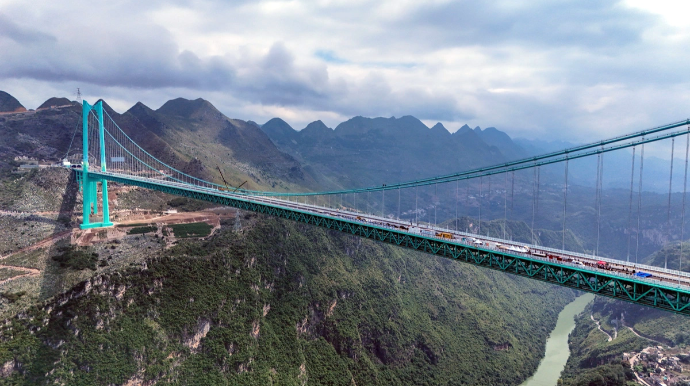 В Китае откроют самый высокий мост в мире - ФОТО