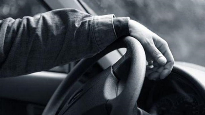 Avtomobil idarə edən sürücü sükan arxasında öldü