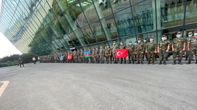 FHN-in yanğınsöndürmə qüvvələrinin əməkdaşları Türkiyəyə yola düşüb - FOTO