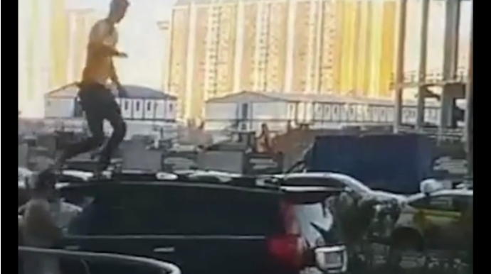 Yeniyetmələr sosial şəbəkədə təhlükəli trendə başladı – sürücülər təlaş içində   - VİDEO