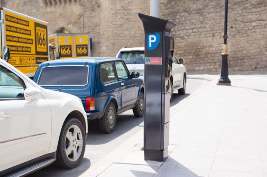 Bakıda parklanma yerləri ilə bağlı – YENİLİK
