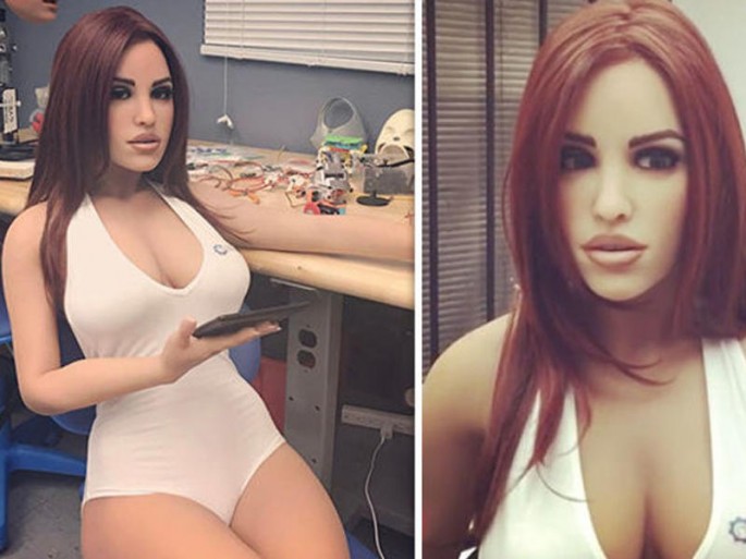 Seks-robot 2 saat ərzində yüzlərlə kişi ilə tanış oldu - FOTO