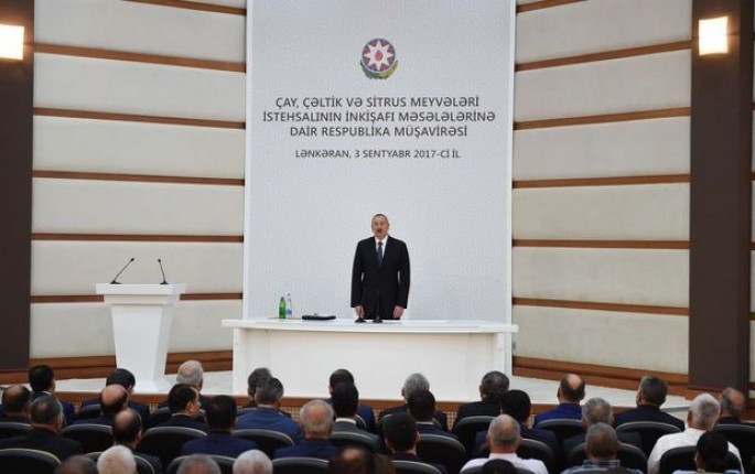 İlham Əliyev Lənkəranda müşavirə keçirir