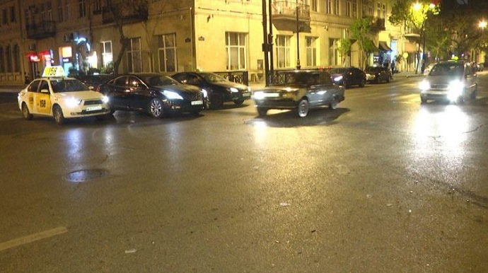 Gəncədə sürücülər arasında dava düşdü – Biri digərinin burnunu sındırdı 