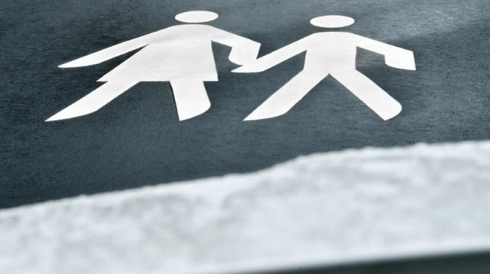 Bakıda avtomobil yolu keçmək istəyən piyadaları vurub