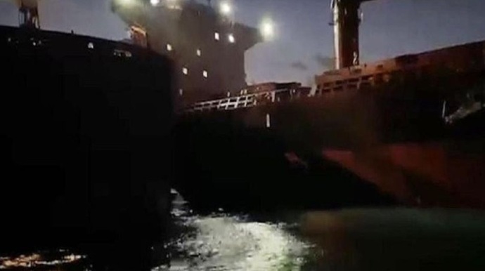 İstanbul boğazında iki gəmi toqquşub 