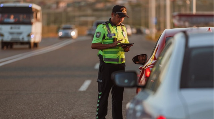 Hava qarışdı;  yol polisi bütün hərəkət iştirakçılarına xəbərdarlıq etdi 