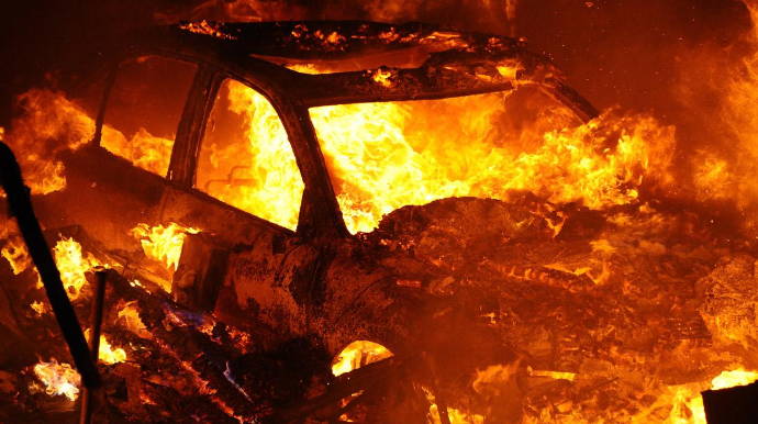 В Гейгеле загорелся автомобиль, супруги заживо сгорели 