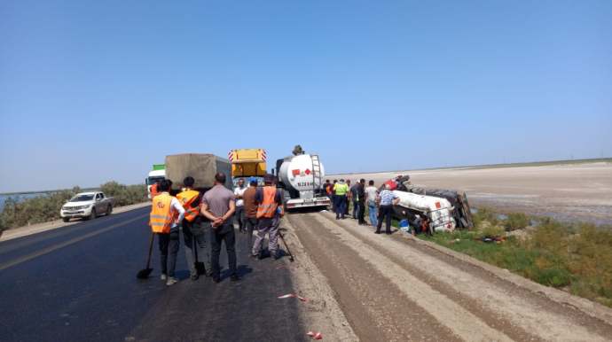 Biləsuvar rayonunda yük avtomobilləri aşdı - FOTO - VİDEO