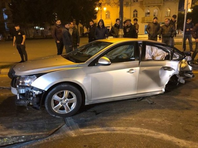 Azadlıq prospektində zəncirvari qəza: Yüksək sürət təhlükə yaratdı  - FOTO